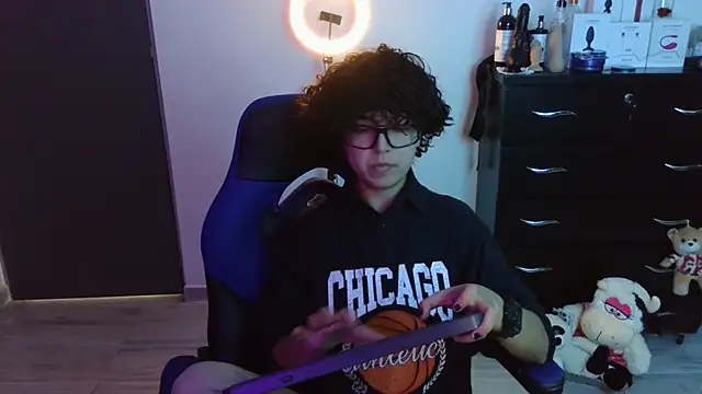 thomascooper7 online show from October 28, 2025, 6:32 pm