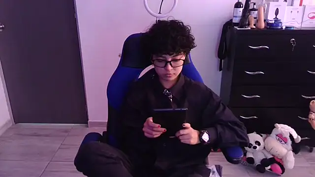 thomascooper7 online show from February 14, 2026, 6:48 pm