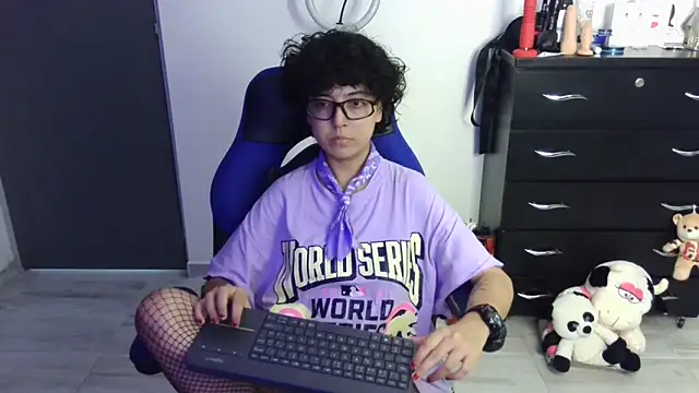 thomascooper7 online show from April 2, 2026, 8:17 pm