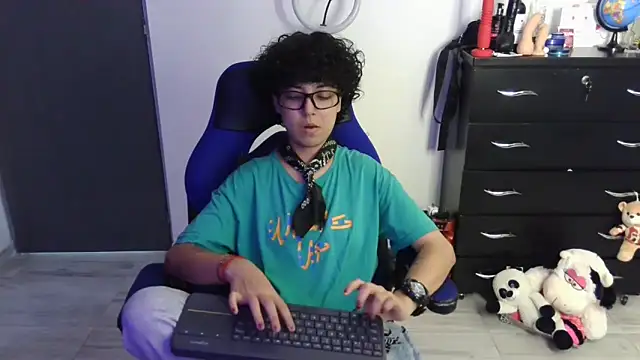 thomascooper7 online show from April 7, 2026, 6:41 pm