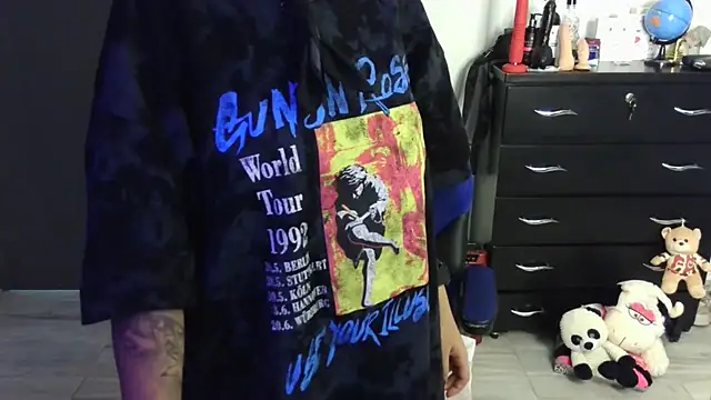 thomascooper7 online show from April 19, 2026, 8:11 pm