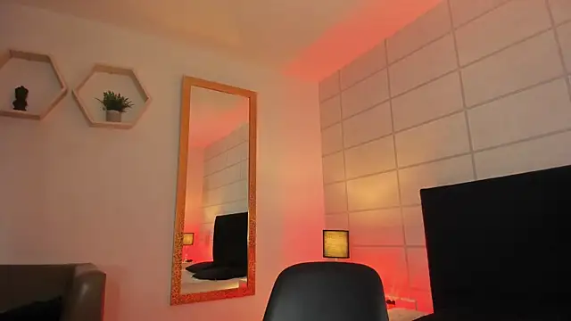 Christine Laam online show from November 8, 2025, 12:49 pm