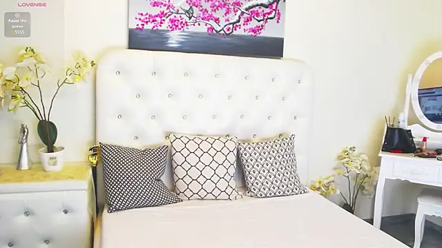 Ysabell01 online show from April 18, 2026, 4:27 am