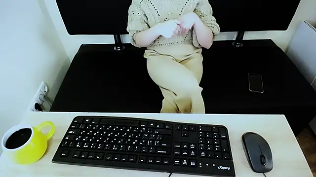 Snapshot of LaimaV_ chatting on October 28, 2025, 8:51 am LaimaV online show from October 28, 2025, 8:51 am