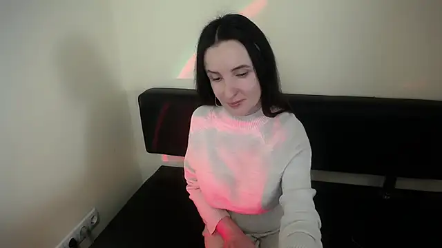 LaimaV  online show from December 5, 2025, 1:42 pm