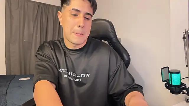 dereckbrownn online show from December 7, 2024, 8:38 pm