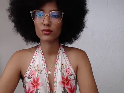 Snapshot of violettamartins chatting on May 9, 2026, 9:42 pm violettamartins online show from May 9, 2026, 9:42 pm