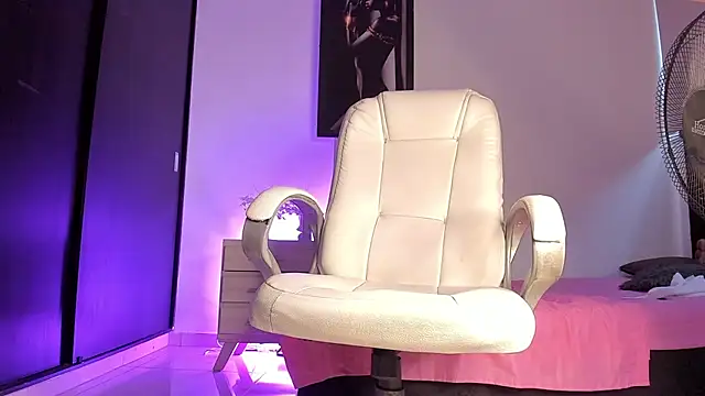 ALANAH KITTY online show from December 9, 2024, 10:20 pm