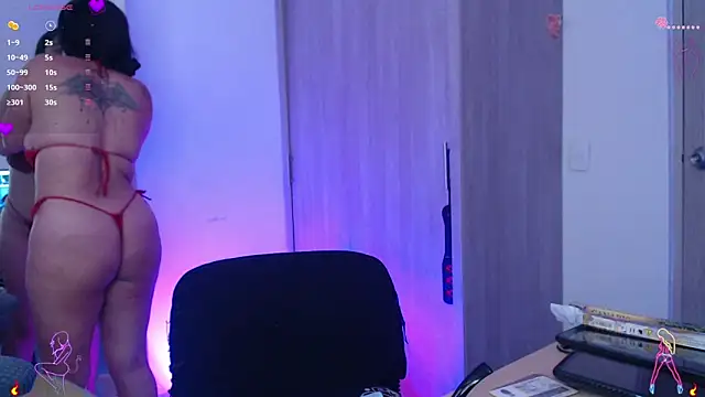 Snapshot of scarlett_diamond11 chatting on December 13, 2025, 9:42 pm scarlett diamond11 online show from December 13, 2025, 9:42 pm