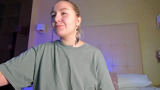 Snapshot of Debbie_Taylor chatting on October 21, 2025, 5:13 pm Debbie Taylor online show from October 21, 2025, 5:13 pm