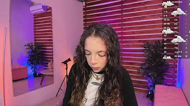 Sapphire Venuss online show from November 7, 2025, 2:11 am