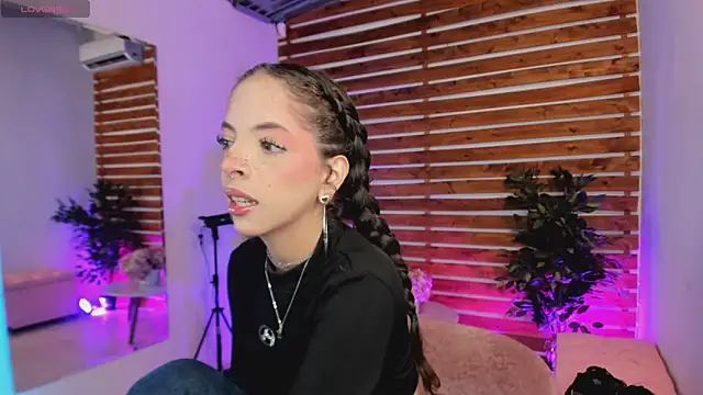 Sapphire Venuss online show from February 4, 2026, 1:22 am