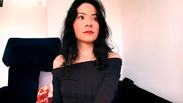 Snapshot of miabeautyxx chatting on April 22, 2026, 1:23 pm miabeautyxx online show from April 22, 2026, 1:23 pm