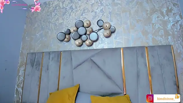 Snapshot of KimDevinne chatting on November 6, 2025, 2:34 am KimDevinne online show from November 6, 2025, 2:34 am