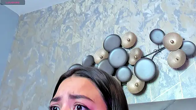 Snapshot of KimDevinne chatting on November 7, 2025, 3:06 am KimDevinne online show from November 7, 2025, 3:06 am