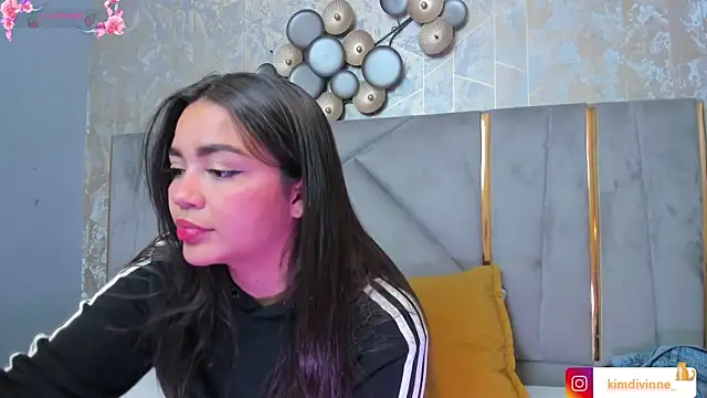 Snapshot of KimDevinne chatting on November 13, 2025, 1:48 am KimDevinne online show from November 13, 2025, 1:48 am