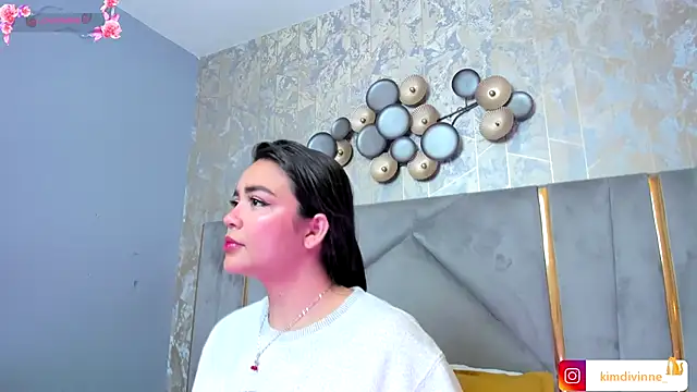 Snapshot of KimDevinne chatting on November 20, 2025, 2:45 am KimDevinne online show from November 20, 2025, 2:45 am