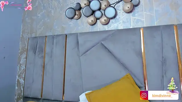 Snapshot of KimDevinne chatting on November 29, 2025, 3:09 am KimDevinne online show from November 29, 2025, 3:09 am