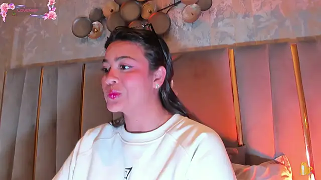 KimDevinne online show from February 21, 2026, 2:23 am