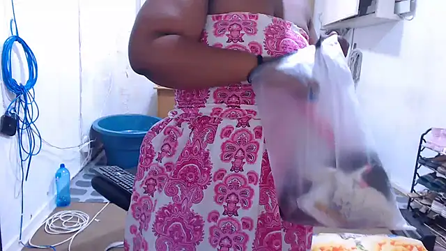 BigbootyNickyx online show from February 10, 2026, 11:20 pm