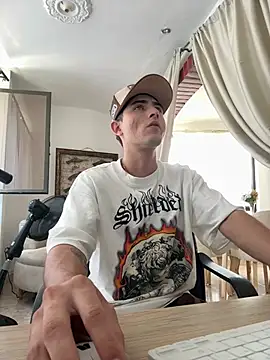 Snapshot of PhilipRich chatting on April 1, 2026, 4:59 pm PhilipRich online show from April 1, 2026, 4:59 pm