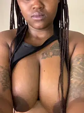 Snapshot of ThickPearlx23 chatting on July 7, 2026, 7:23 am ThickPearlx23 online show from July 7, 2026, 7:23 am