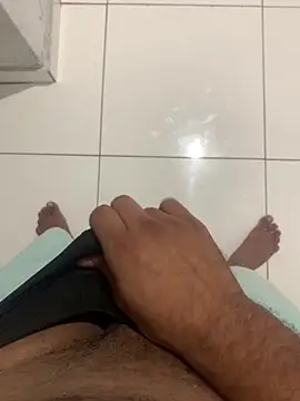 Snapshot of VouchingLagging chatting on November 6, 2025, 11:15 pm VouchingLagging online show from November 6, 2025, 11:15 pm