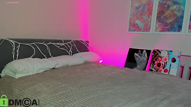 Sara Robinson online show from October 21, 2025, 2:45 am