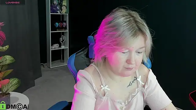 Sara Robinson online show from June 12, 2026, 3:05 am