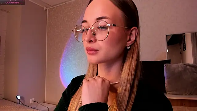 Tiffanyhunt online show from November 17, 2025, 1:17 pm