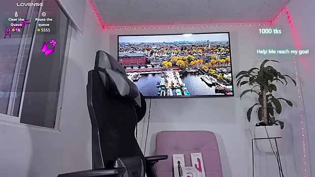 emily palmeer online show from December 22, 2025, 11:18 am