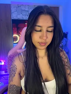 Tamara Roberts1 online show from November 10, 2025, 2:32 am