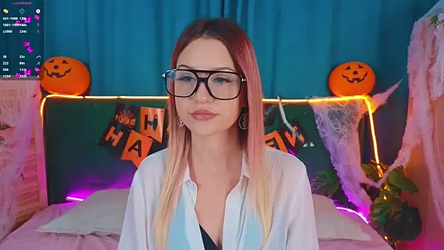 AlinaWalters online show from October 23, 2025, 8:18 pm