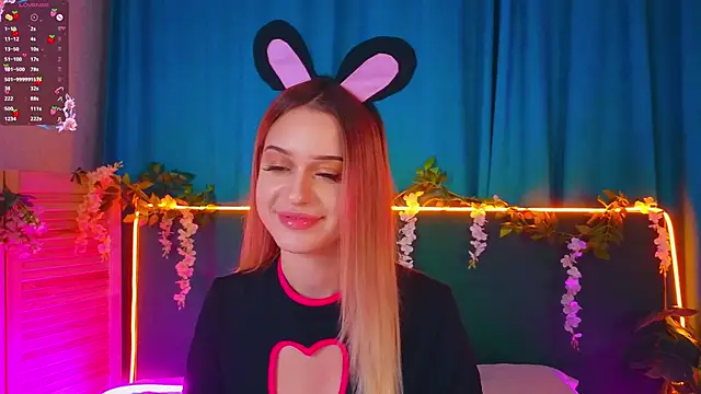 AlinaWalters online show from November 19, 2025, 8:09 pm