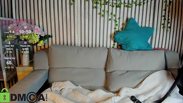 Snapshot of Little_Chips chatting on December 15, 2025, 5:28 pm Little Chips online show from December 15, 2025, 5:28 pm