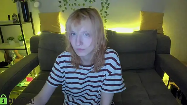 Snapshot of Little_Chips chatting on December 21, 2025, 5:20 pm Little Chips online show from December 21, 2025, 5:20 pm