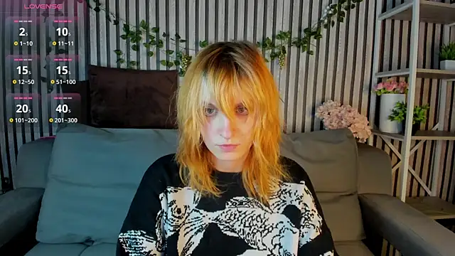 Snapshot of Little_Chips chatting on February 10, 2026, 5:17 pm Little Chips online show from February 10, 2026, 5:17 pm