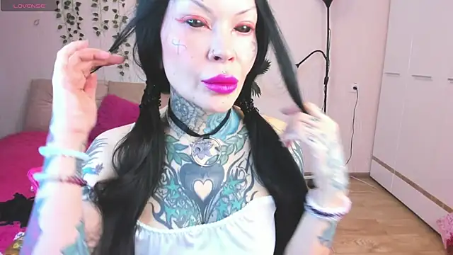 Megan Black Moon online show from December 5, 2025, 4:10 am