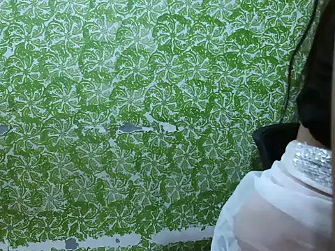 cutie-pie8 online show from September 18, 2025, 6:43 pm