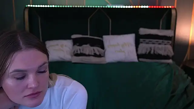 KateSly online show from November 5, 2025, 7:30 am