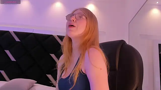 Snapshot of Alexa_Handler chatting on December 17, 2025, 7:09 pm Alexa Handler online show from December 17, 2025, 7:09 pm