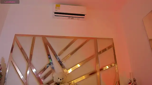 Snapshot of Alexa_Handler chatting on December 23, 2025, 3:04 am Alexa Handler online show from December 23, 2025, 3:04 am