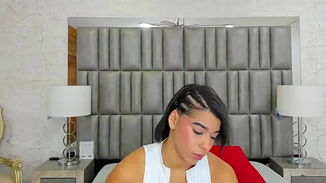 Snapshot of TiaraRosse chatting on January 23, 2025, 4:19 am TiaraRosse online show from January 23, 2025, 4:19 am