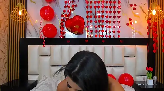 Snapshot of TiaraRosse chatting on February 13, 2025, 4:43 am TiaraRosse online show from February 13, 2025, 4:43 am