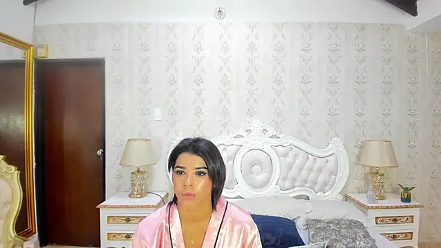 Snapshot of TiaraRosse chatting on February 13, 2025, 12:21 pm TiaraRosse online show from February 13, 2025, 12:21 pm