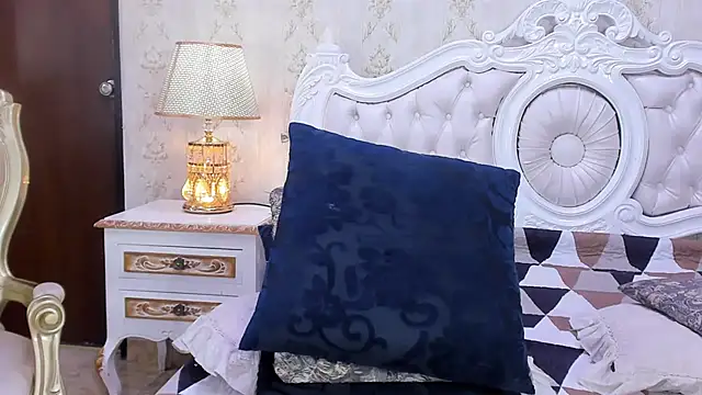Snapshot of TiaraRosse chatting on February 14, 2025, 3:58 pm TiaraRosse online show from February 14, 2025, 3:58 pm