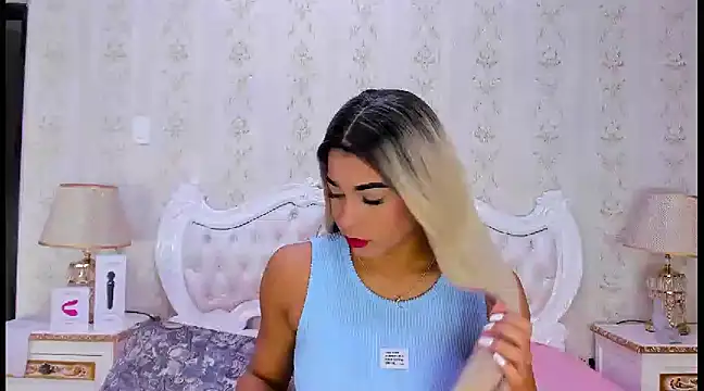 Snapshot of TiaraRosse chatting on March 13, 2025, 12:56 pm TiaraRosse online show from March 13, 2025, 12:56 pm