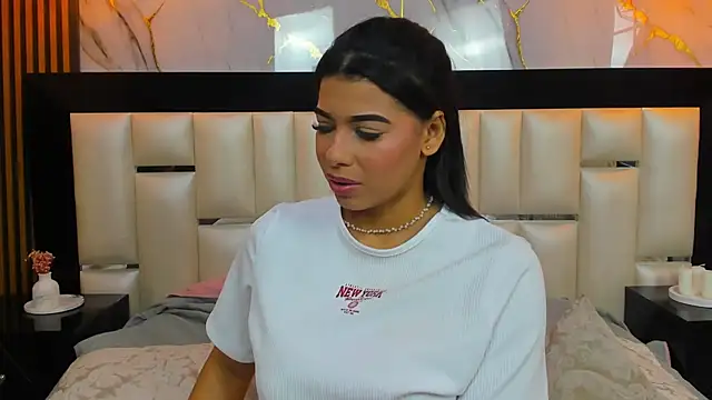 TiaraRosse online show from December 5, 2025, 5:05 am