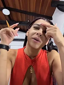 Snapshot of TiaraRosse chatting on June 10, 2026, 12:15 pm TiaraRosse online show from June 10, 2026, 12:15 pm