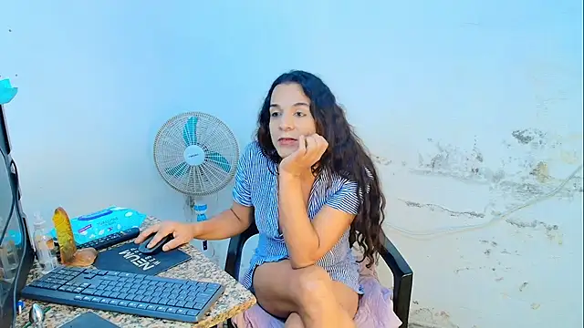 Snapshot of Oh_Tique chatting on February 26, 2026, 12:20 am Oh Tique online show from February 26, 2026, 12:20 am